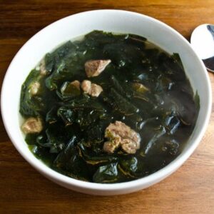 Canh rong biển nấu sẵn ít muối